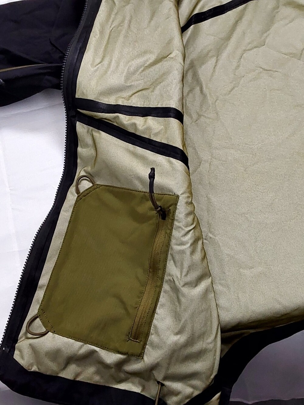 Viktos 3l Team Hardshell Jacket - Picture 9 of 15